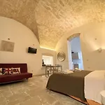 La Pietra Di Tommaso - Central Station