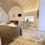 La Pietra Di Tommaso - Central Station